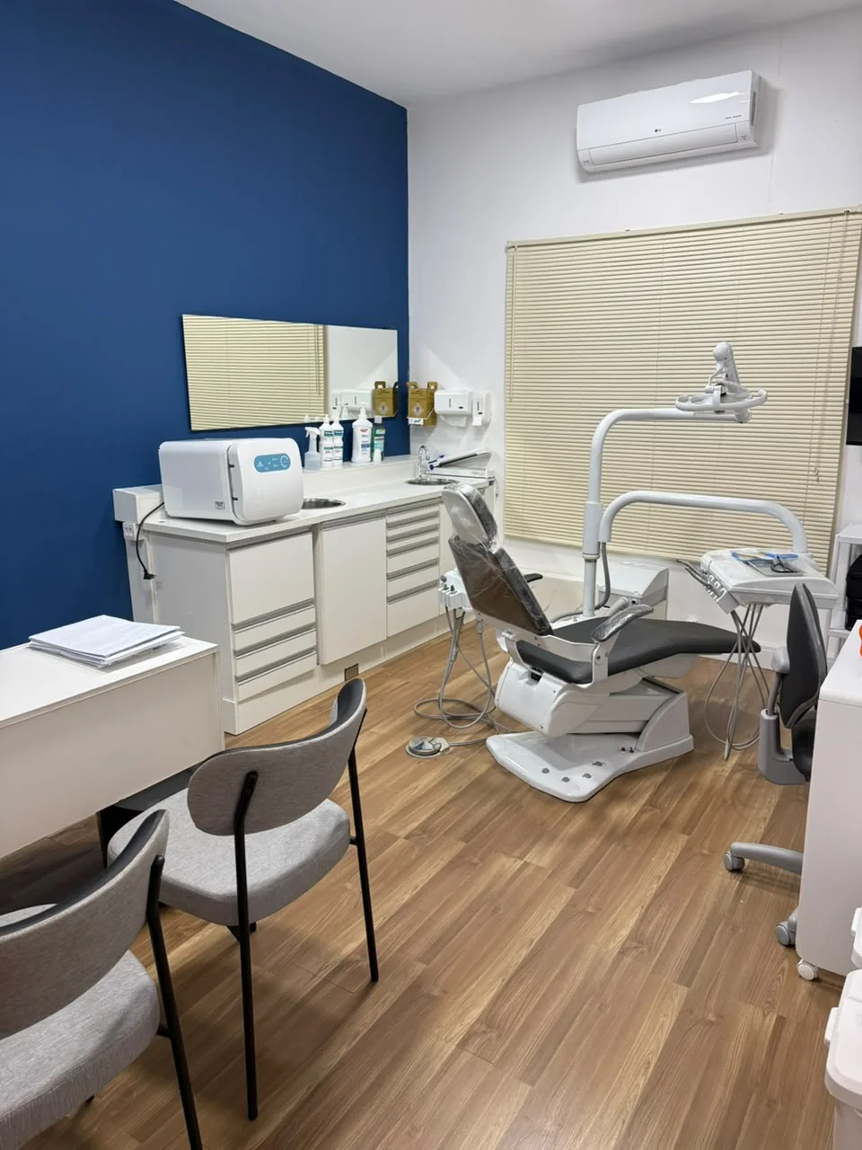 Sala clínica real do consultório